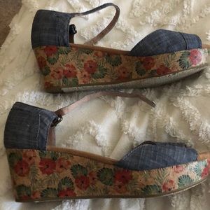 Toms wedge sandals